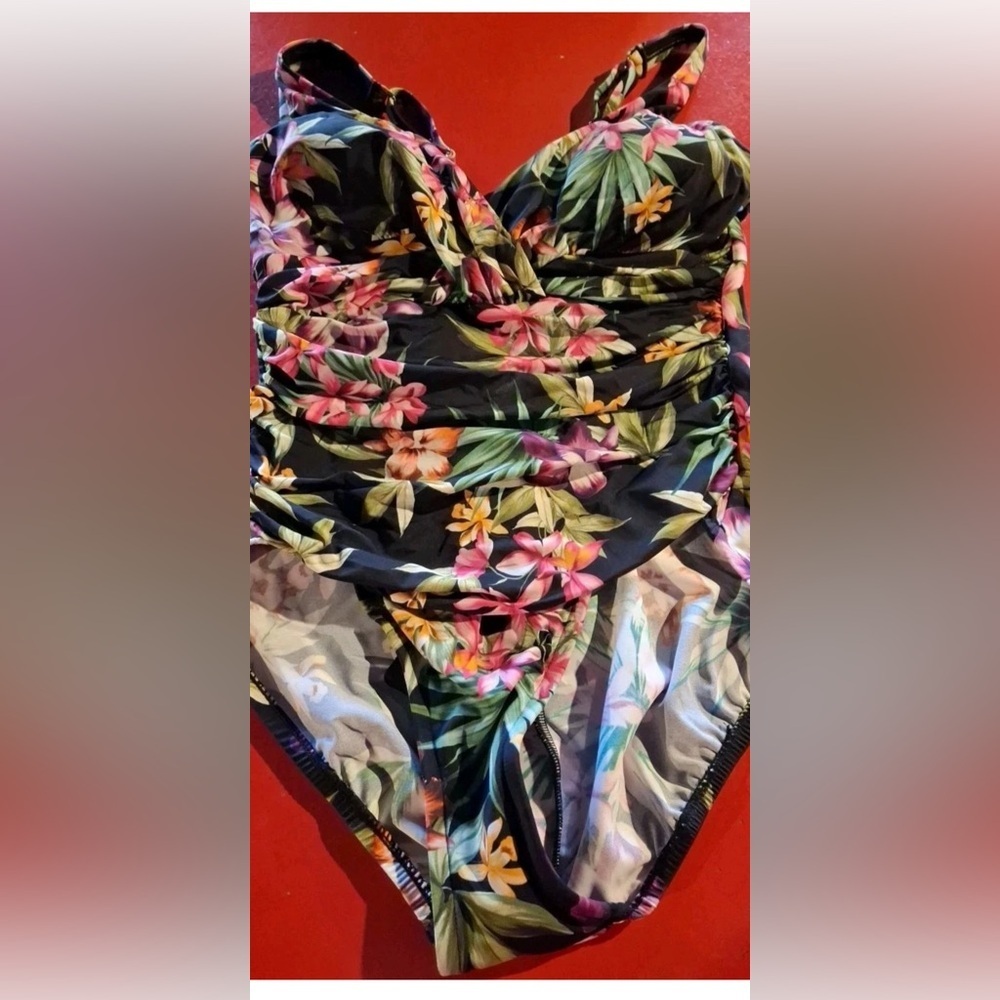 Aqua Green Women's V-Neck Shaping Swimsuit Black Floral SZ-10 NWOT - Picture 3 of 3
